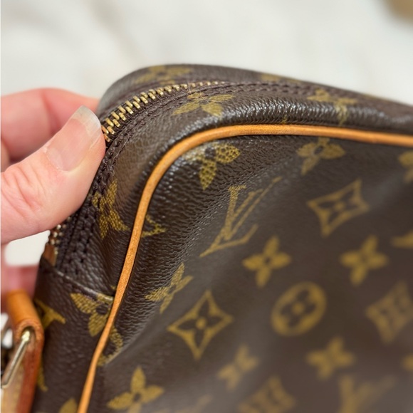 Louis Vuitton Monogram Danube crossbody bag - Picture 9 of 16